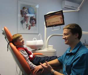 Como fluoridate dentes para crianças Descrição das causas da fluoretação dos dentes em crianças e métodos